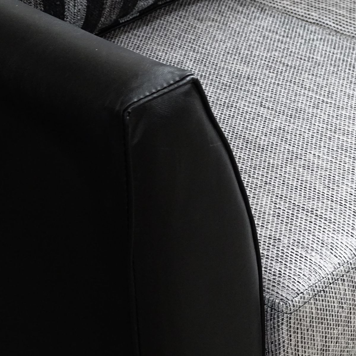 COMERCIALIZADORA ELEGANT DETAIL - Sofá Valentino 3 Cuerpos T/Pu Comercializadora Elegant Detail