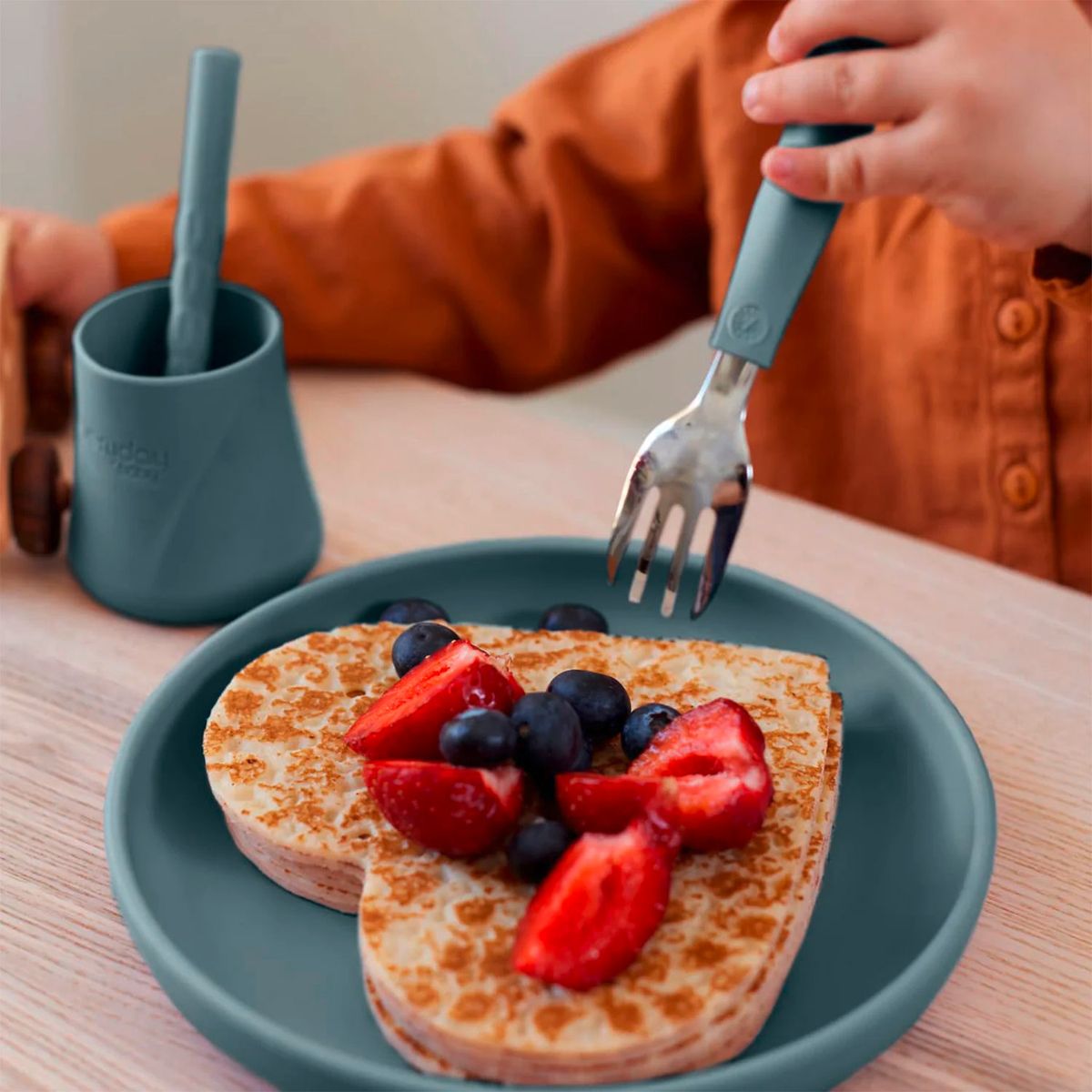 EVERYDAY BABY - Pack De 2 Cubiertos De Acero Inoxidable Con Mangos De Silicona Verde Oscuro Everyday Baby