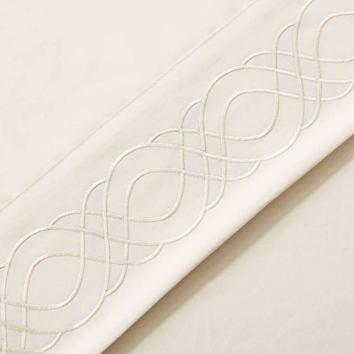 ILLUSIONS - Sábana Mf Bordada Wolf King Illusions