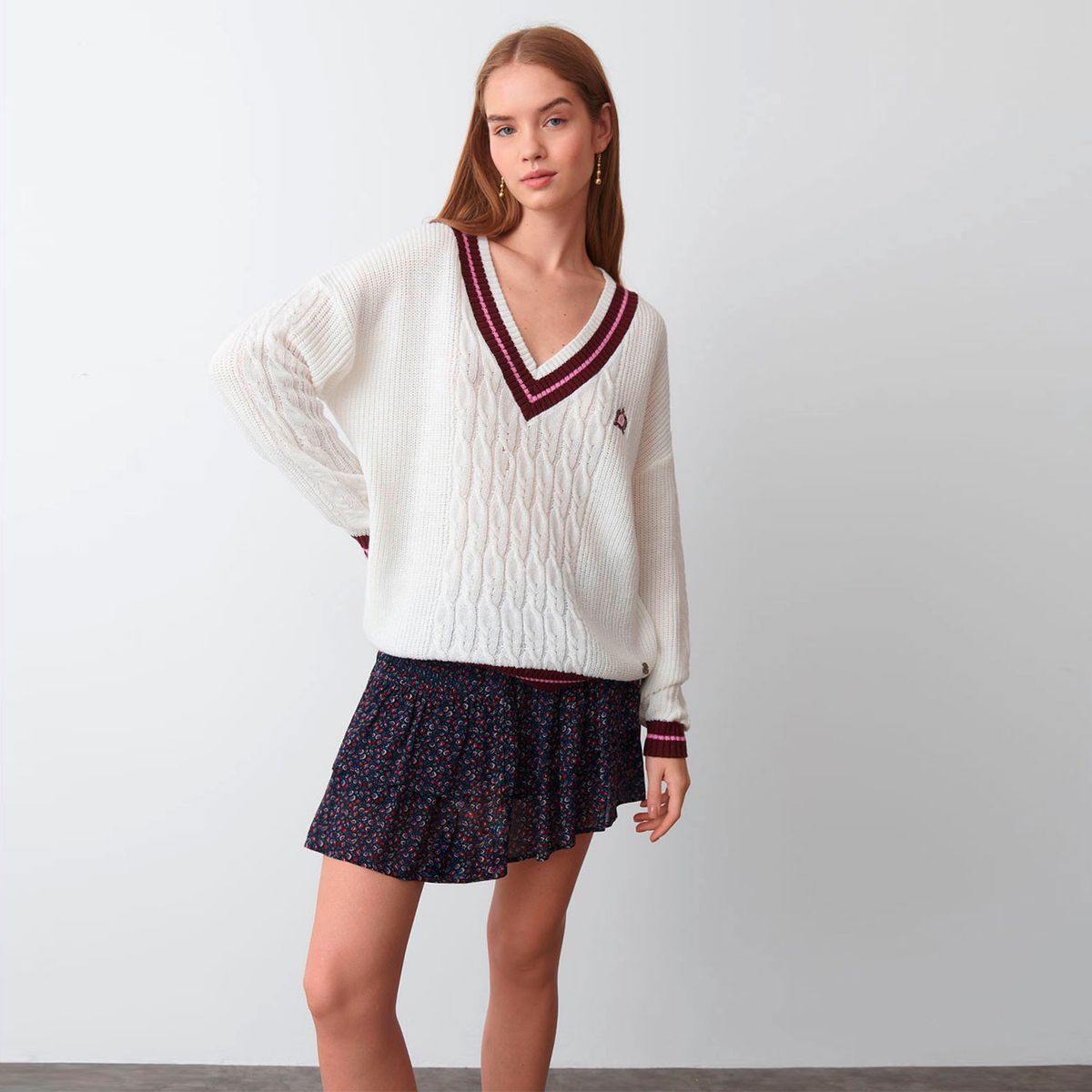 BROWNIE - Sweater Pico Escudo Mujer Brownie