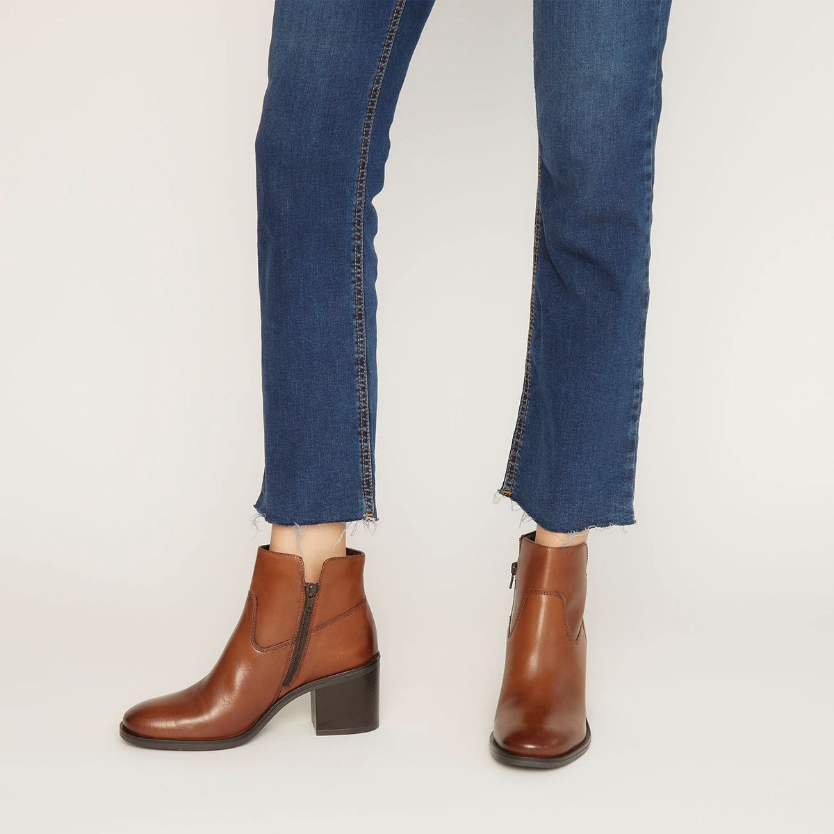 CLARKS - Botín Mujer Cuero Beige Clarks