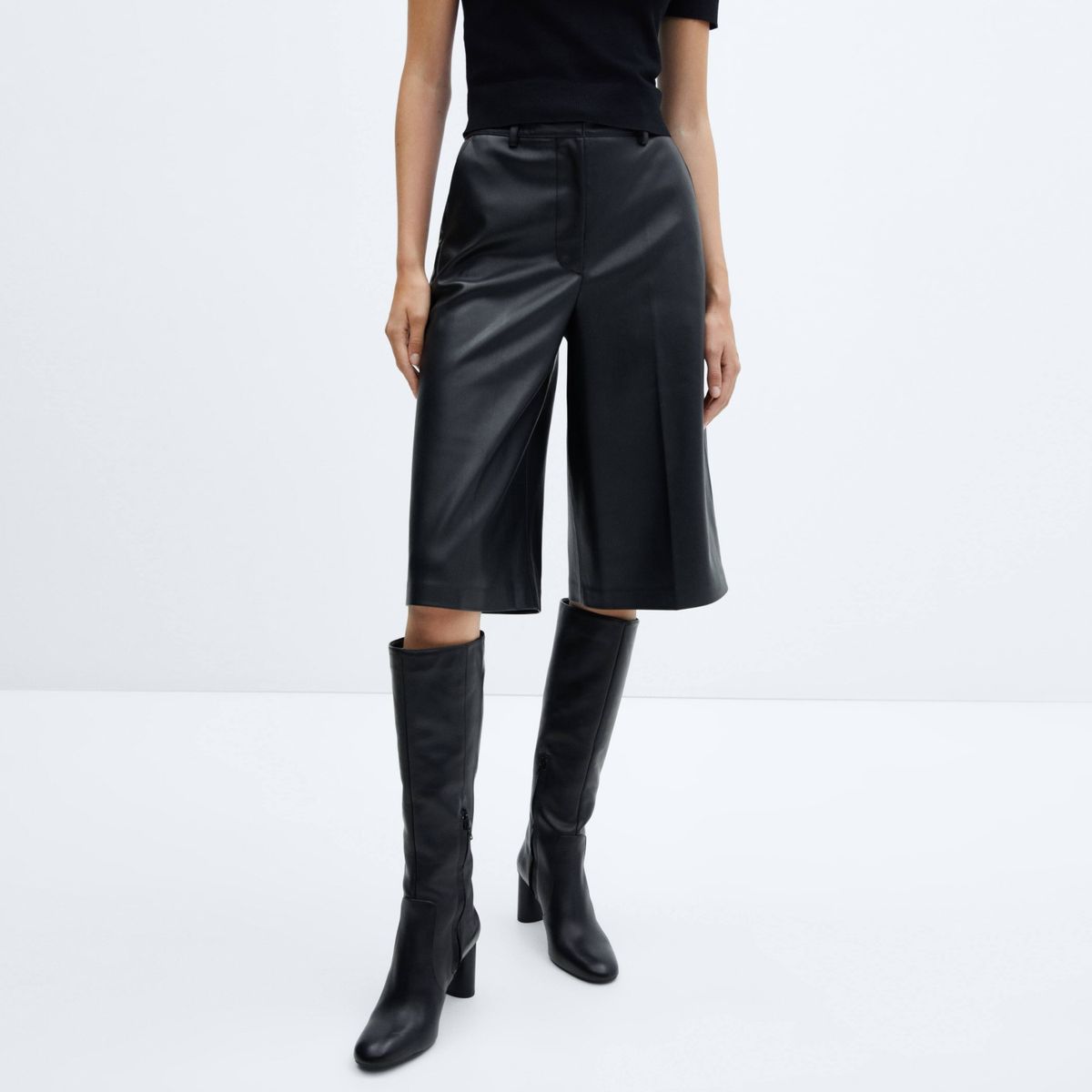 MANGO - Bermudas Efecto Piel Mujer Mango