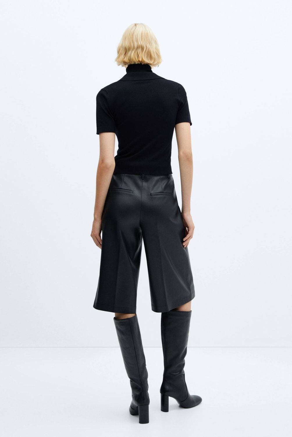 MANGO - Bermudas Efecto Piel Mujer Mango