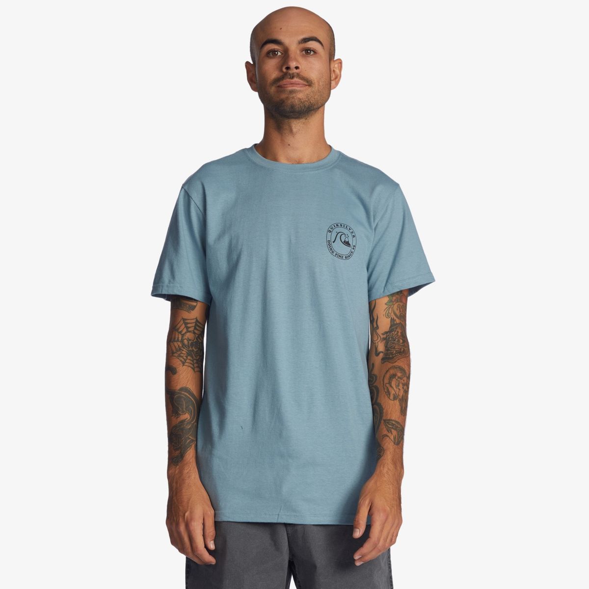 QUIKSILVER - Polera Casual Manga Corta Regular Fit Hombre Quiksilver