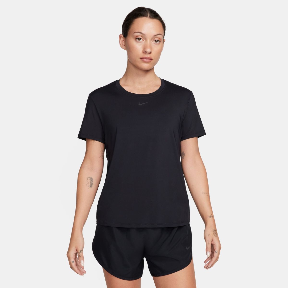 NIKE - Polera Manga Corta Regular Fit Mujer Nike