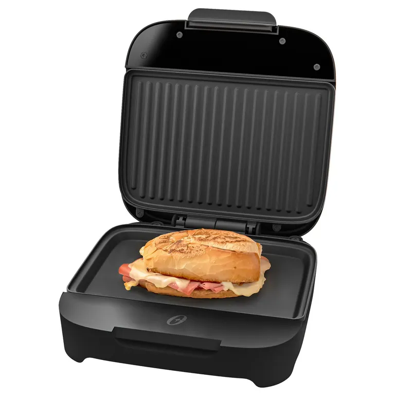 OSTER Sandwichera Compacta con Platos Hondos Negro CKSTSM400
