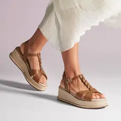 CLARKS - Sandalia Mujer Cuero Beige