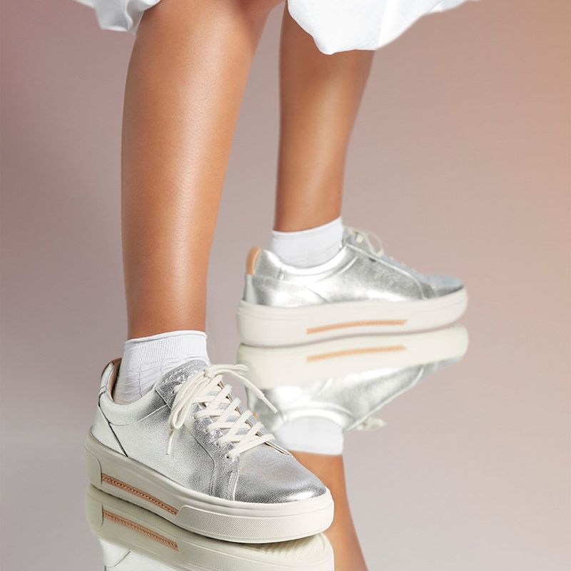 CLARKS - Zapatilla Urbana Mujer Cuero Plateado Clarks