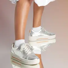 CLARKS - Zapatilla Urbana Mujer Cuero Plateado