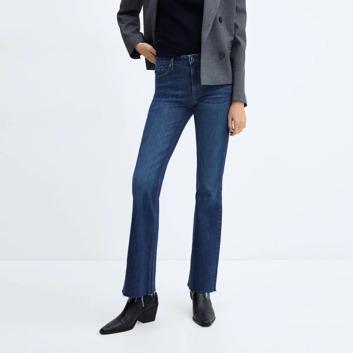 MANGO - Jeans Flare Fiona Tiro Medio Mujer Mango