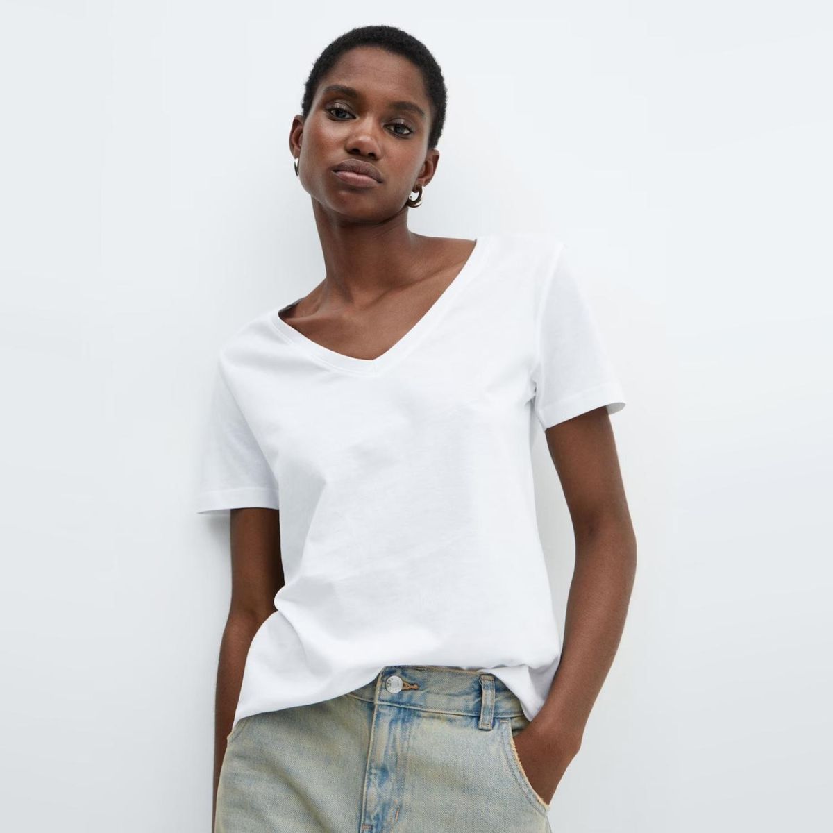 MANGO - Polera Cuello Pico Algodón Manga Corta Mujer Mango