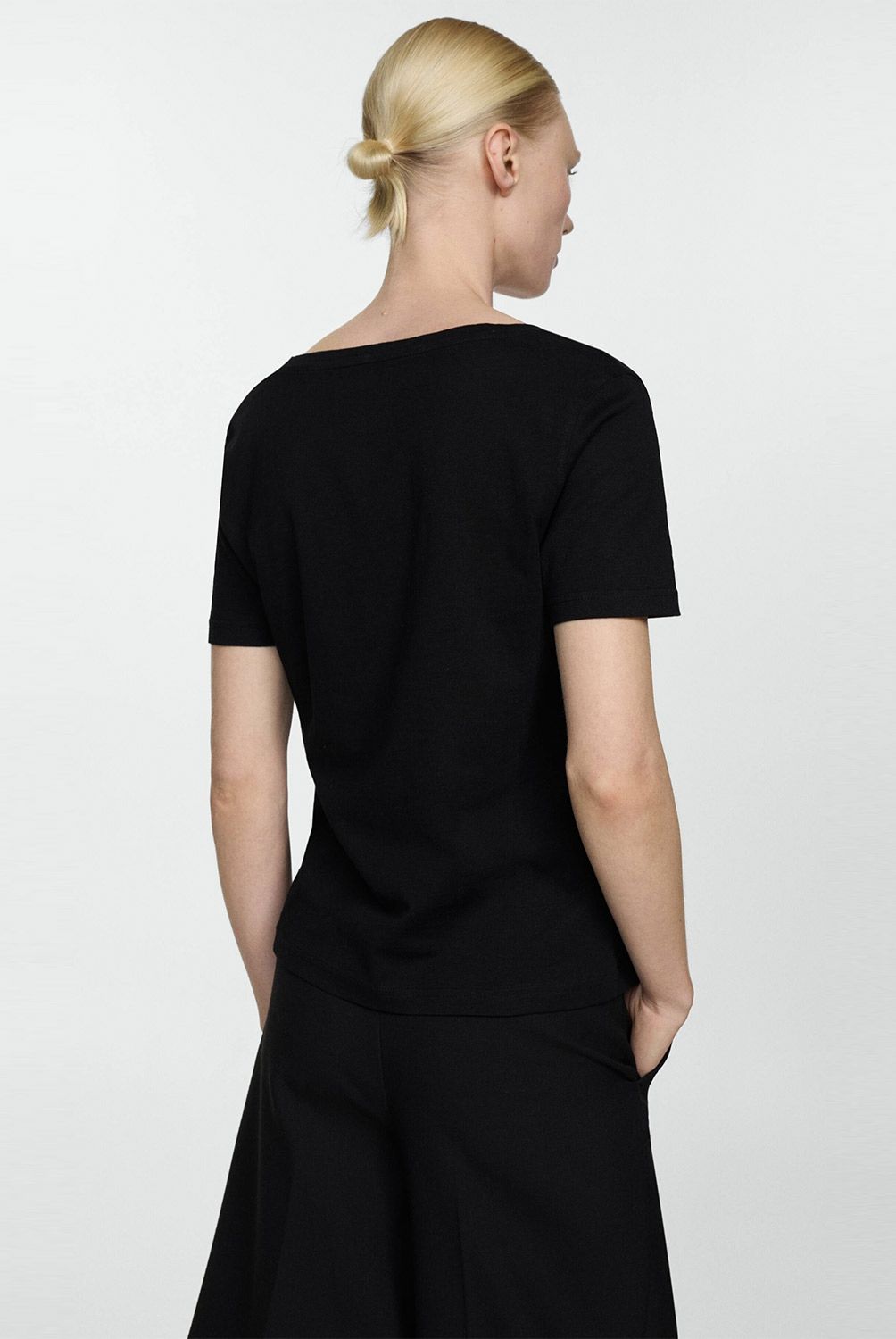 MANGO - Polera Cuello Pico Algodón Manga Corta Mujer Mango