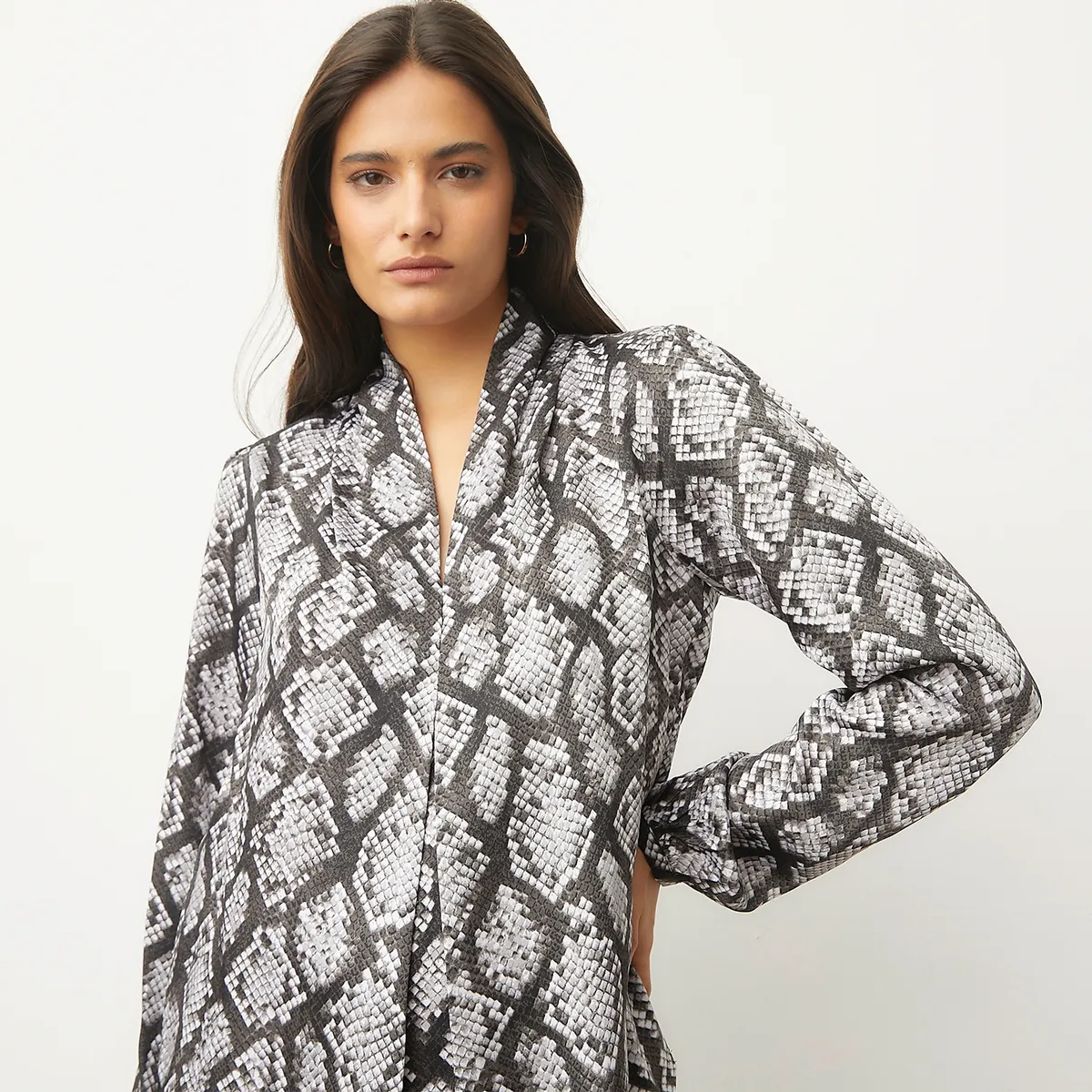 MICHAELKOR - Blusa Estampada Manga Larga Animal Print Mujer Michaelkor