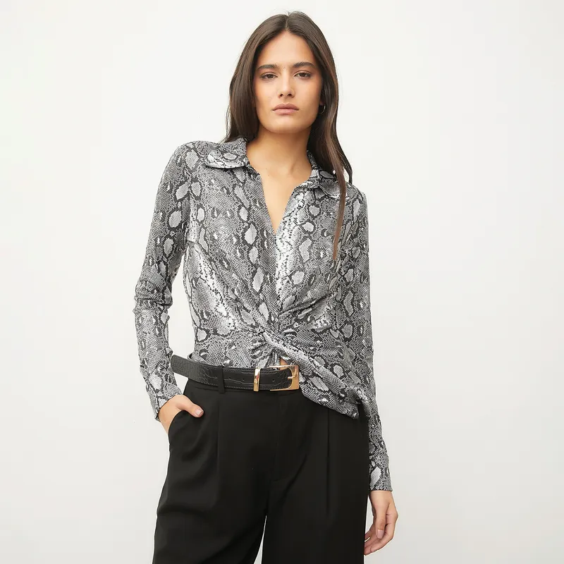 MICHAELKOR - Blusa Lisa Manga Larga Animal Print Mujer Michaelkor