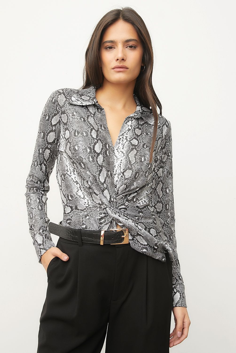 MICHAELKOR - Blusa Lisa Manga Larga Animal Print Mujer Michaelkor