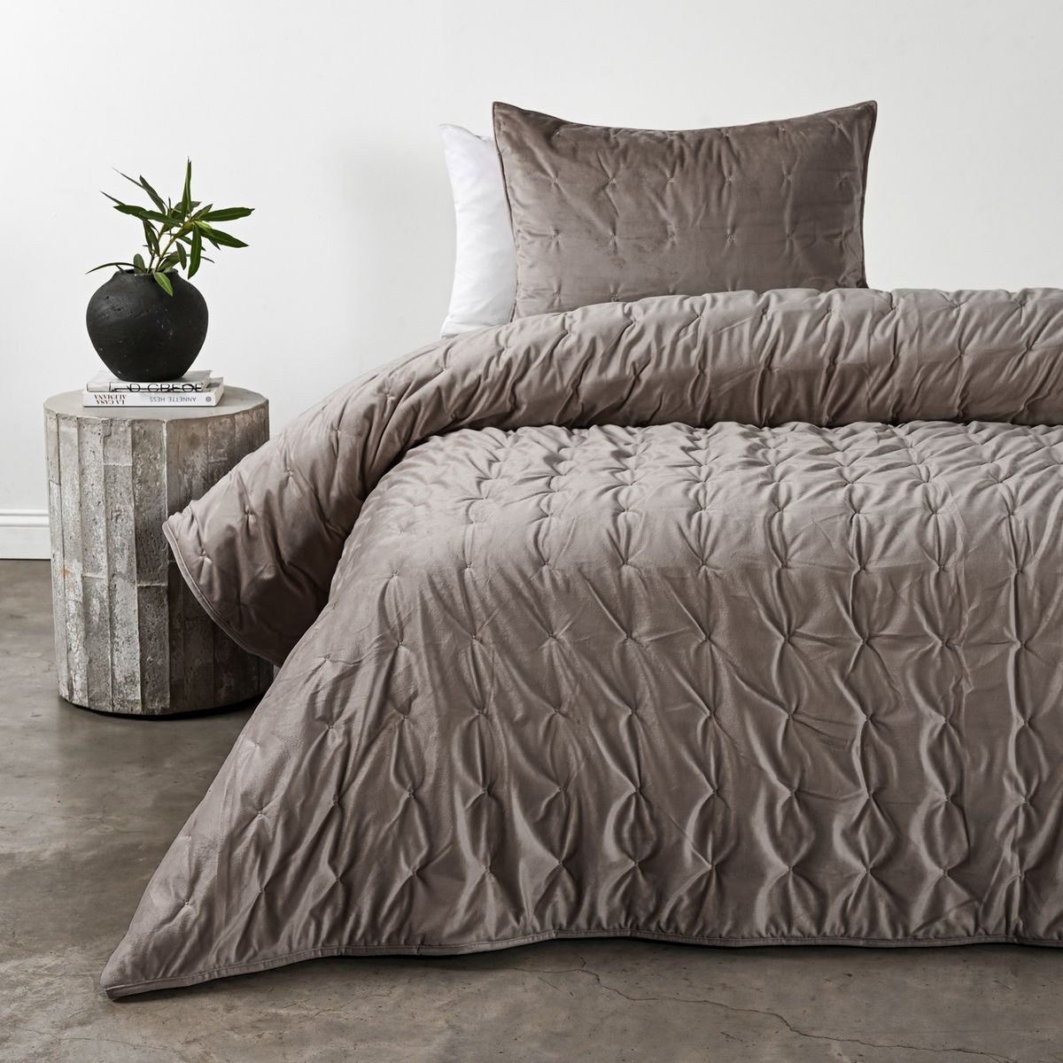 ELEMENTS & CO - Cubrecama Microfibra Capitone 1.5 Plazas Elements & Co