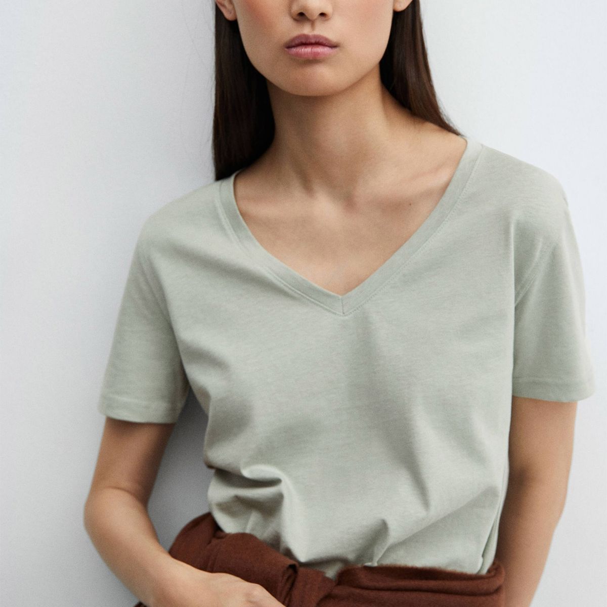 MANGO - Polera Cuello Pico Algodón Manga Corta Mujer Mango