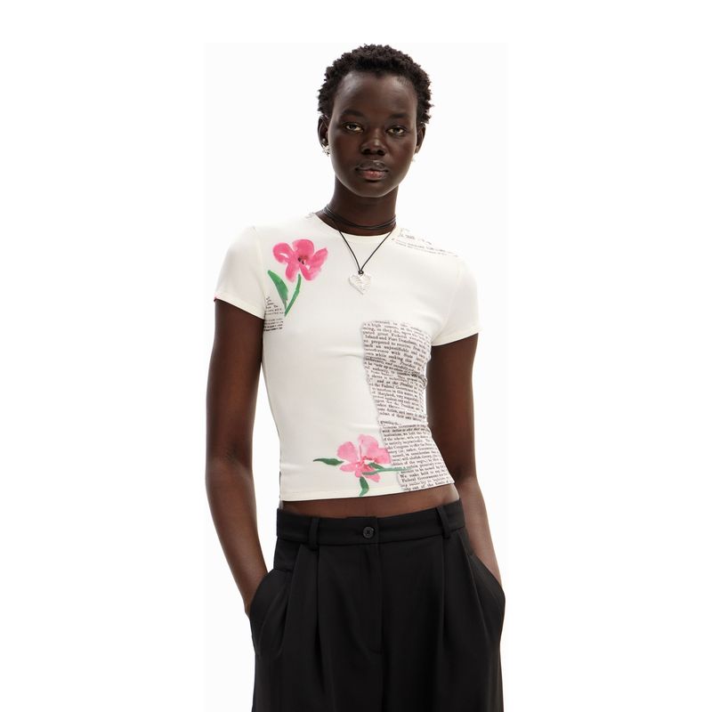 DESIGUAL - Polera Entallada con Estampado de Periódico y Flores para Mujer