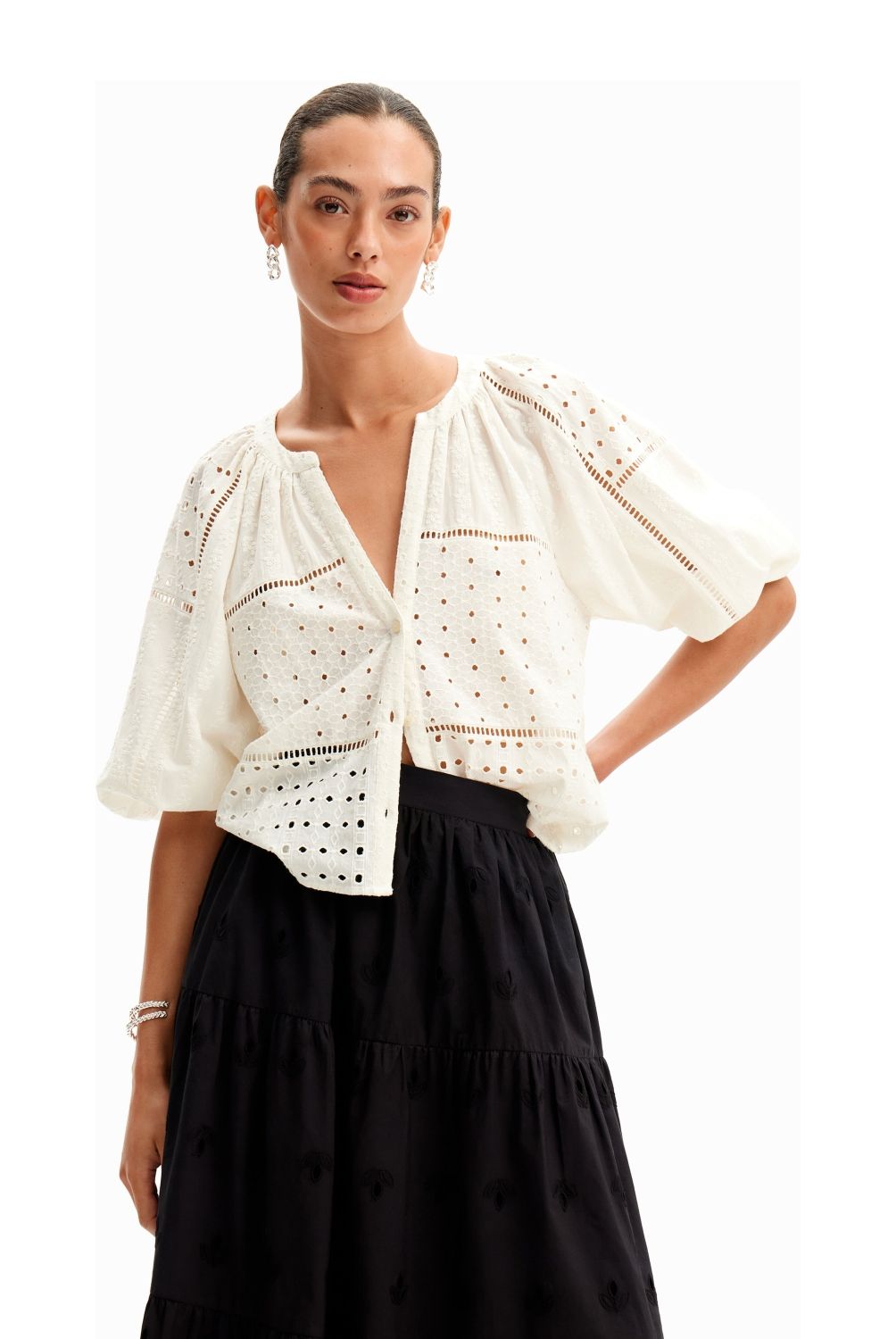 DESIGUAL - Blusa Cuello Pico Bordado Suizo Mujer Desigual