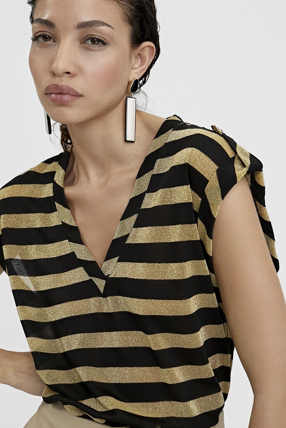 LOLA CASADEMUNT - Polera Cuello en V Diseño Mujer Lola Casademunt