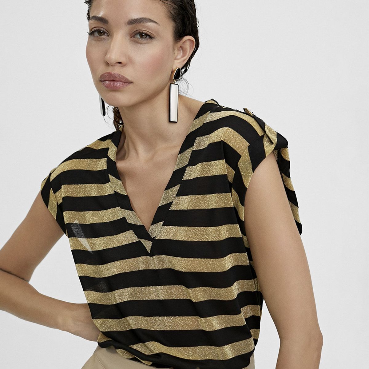 LOLA CASADEMUNT - Polera Cuello en V Diseño Mujer Lola Casademunt