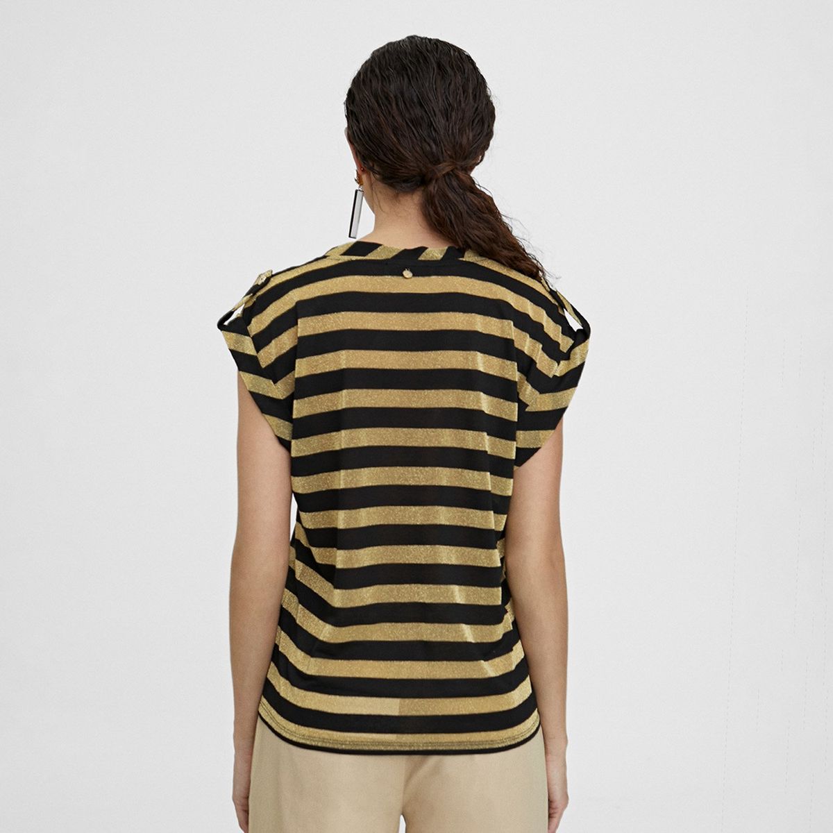 LOLA CASADEMUNT - Polera Cuello en V Diseño Mujer Lola Casademunt