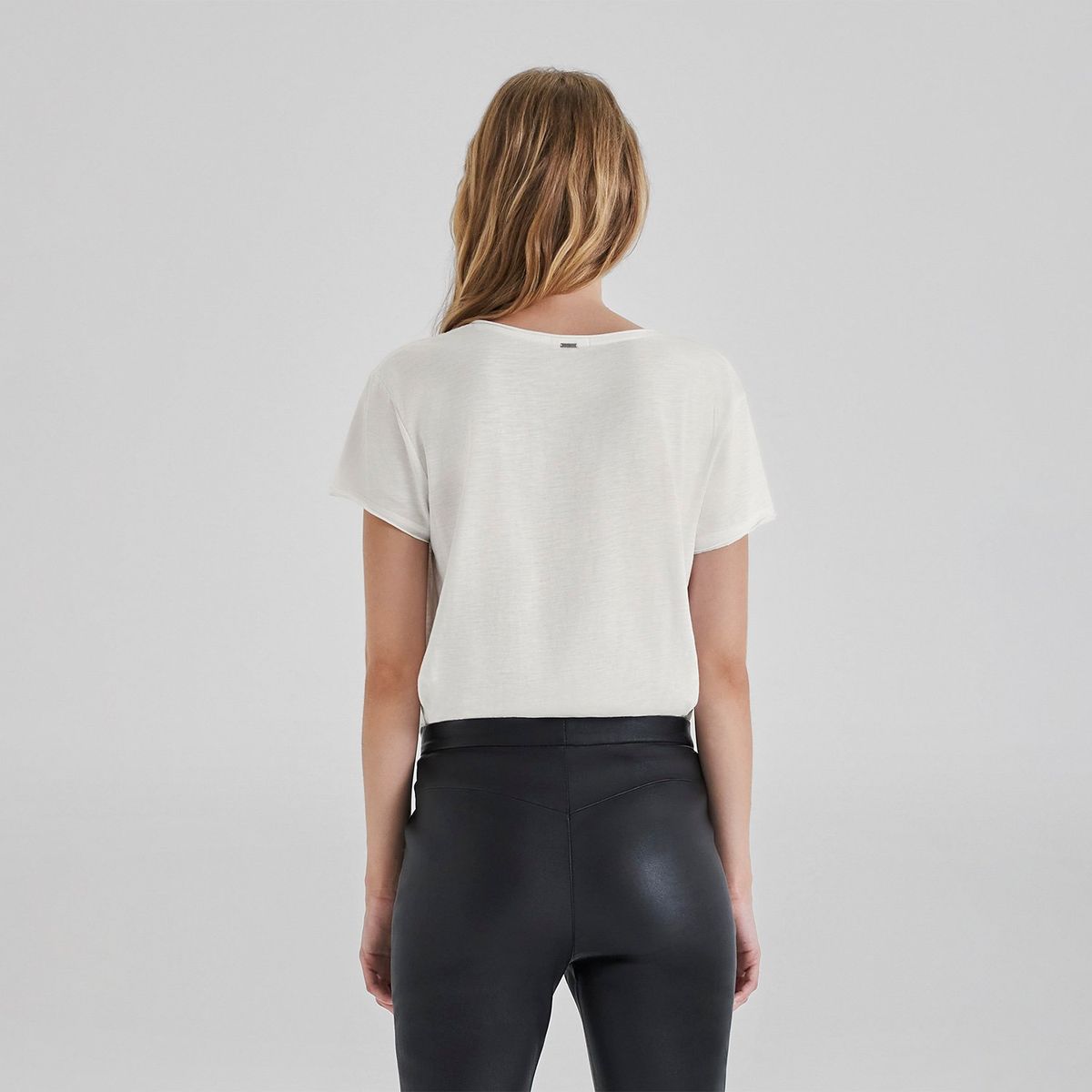 IKKS - Polera Cuello en V Diseño Mujer IKKS