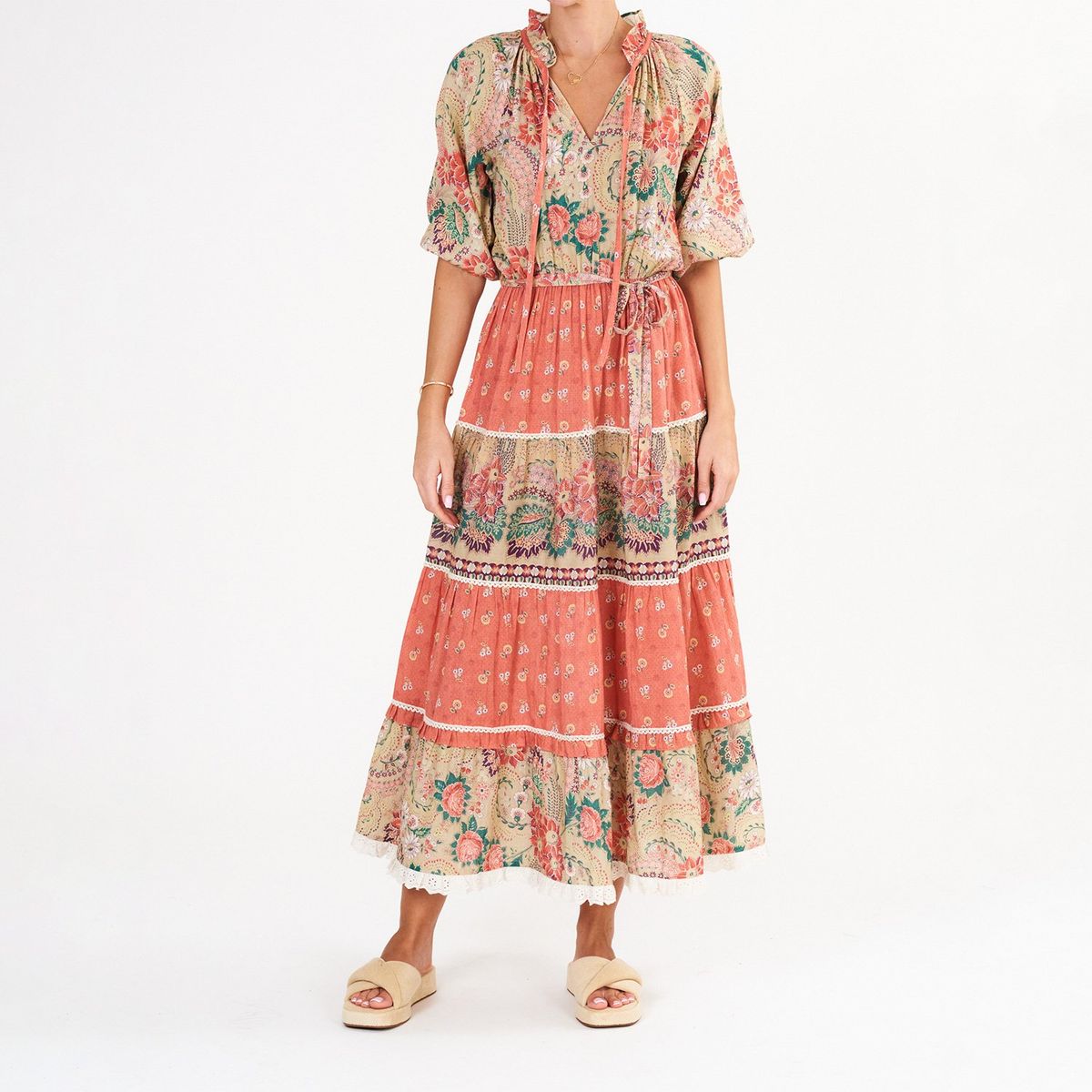 MABE - Vestido Largo Bordado Cuello En V Mujer Mabe