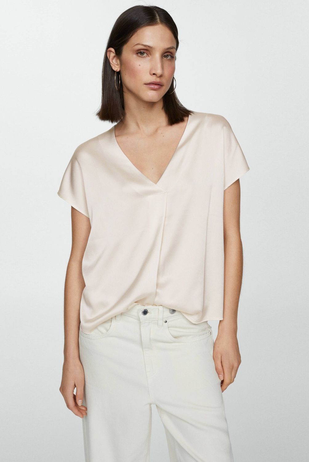 MANGO - Polera Satinada Cuello Pico Mujer Mango