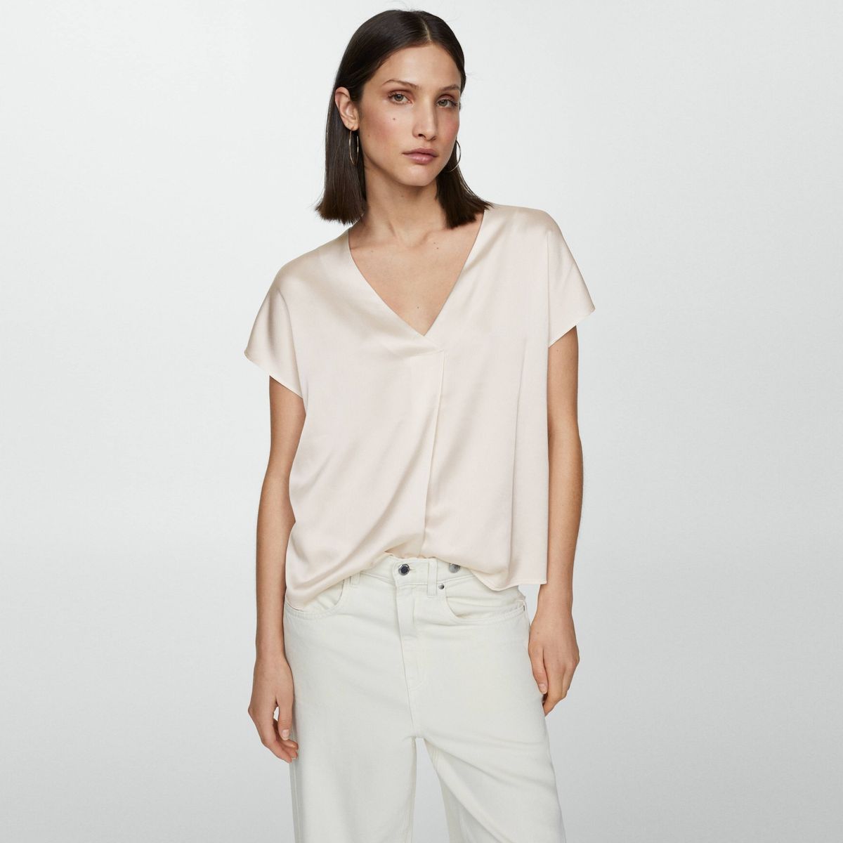 MANGO - Polera Satinada Cuello Pico Mujer Mango