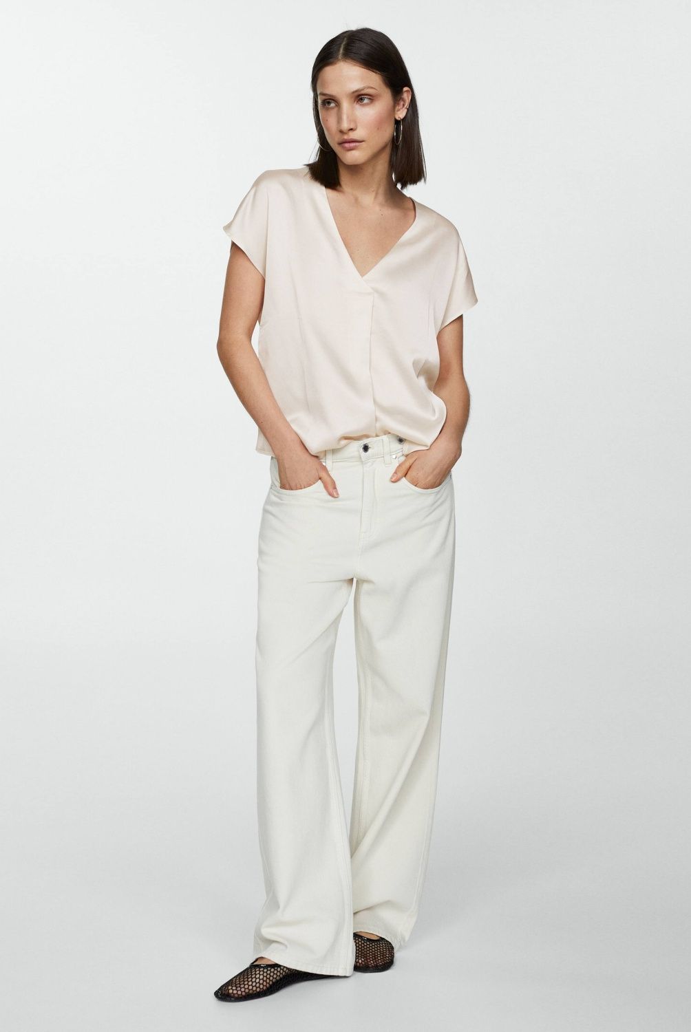 MANGO - Polera Satinada Cuello Pico Mujer Mango