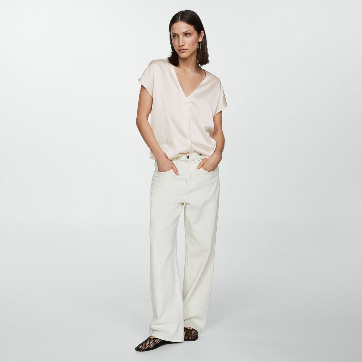 MANGO - Polera Satinada Cuello Pico Mujer Mango