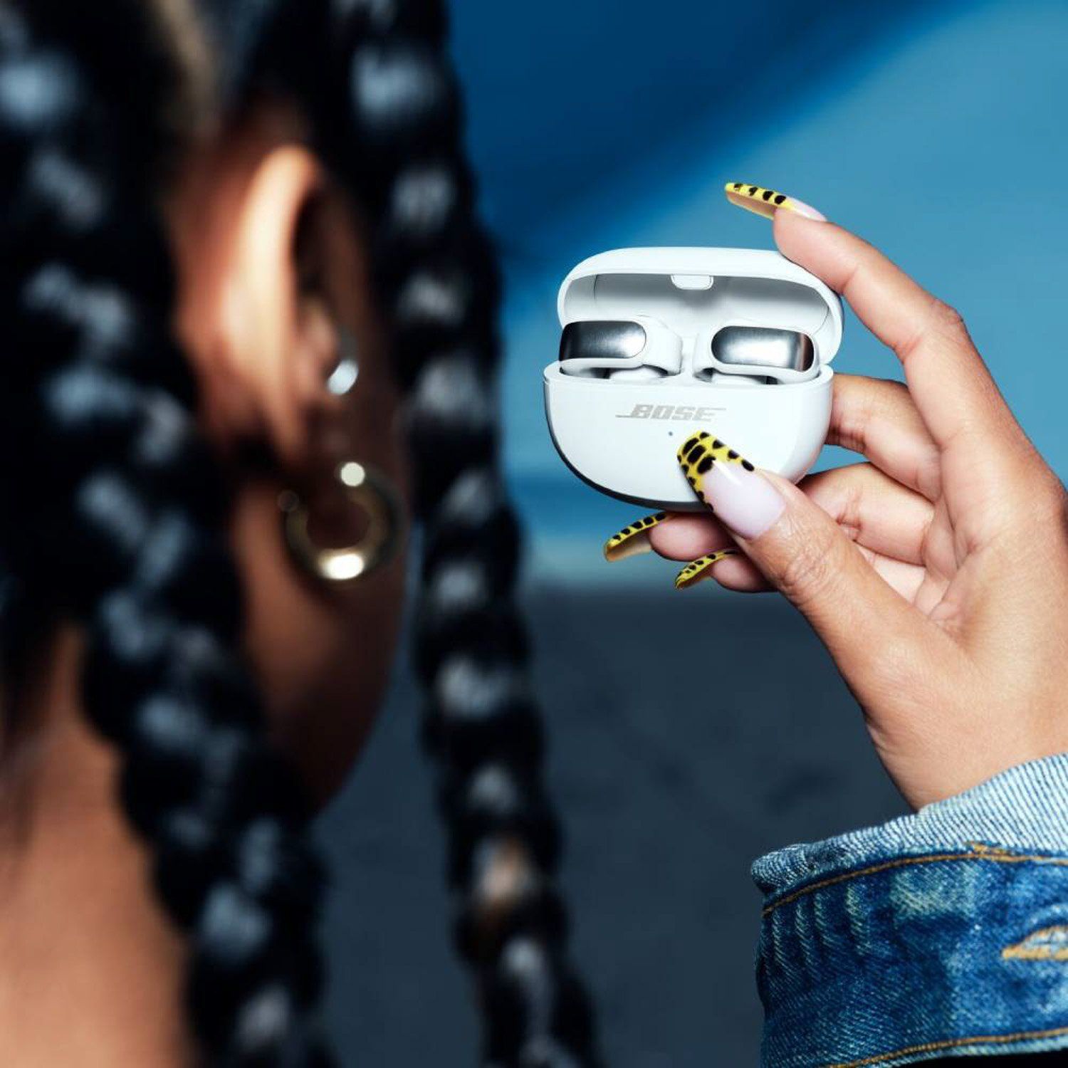BOSE Audífonos Inalámbricos Bose Ultra Open Earbuds White Smoke