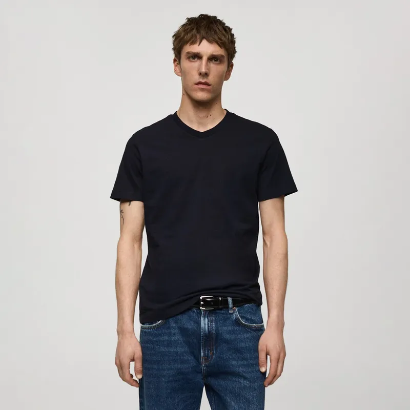 MANGO MAN - Polera Chelsea Manga Corta 100% Algodón Cuello En V Hombre Mango Man