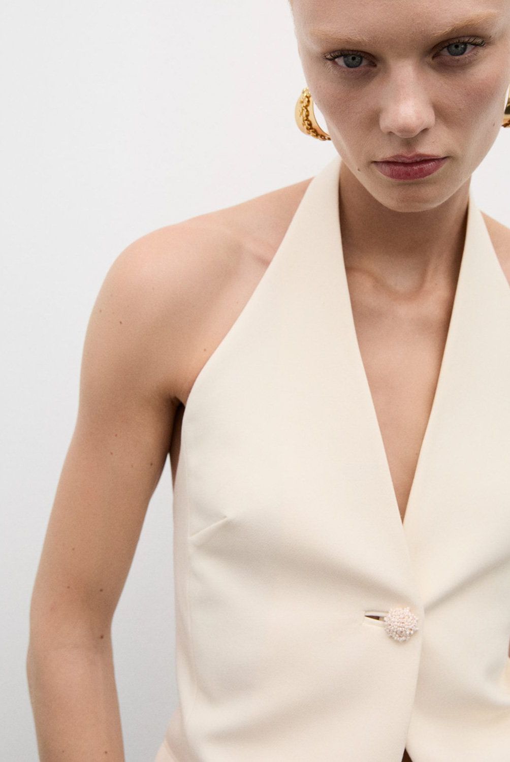 MANGO - Blazer Cuello Halter Botón Joya Mujer Mango