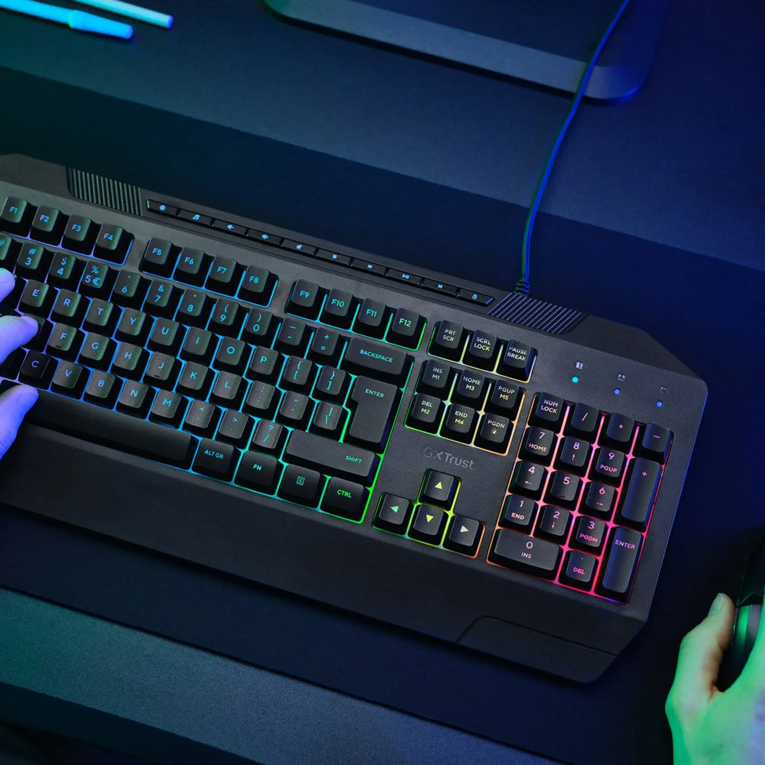 TRUST Teclado Gamer Evocx GXT 836 RGB Tamaño Completo y Teclas