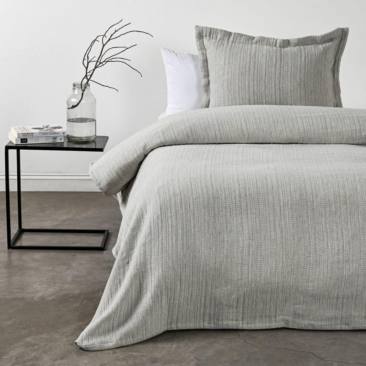 ROYAL SUPREME - Cubrecama Microfibra Grooves 1.5 Plazas Royal Supreme