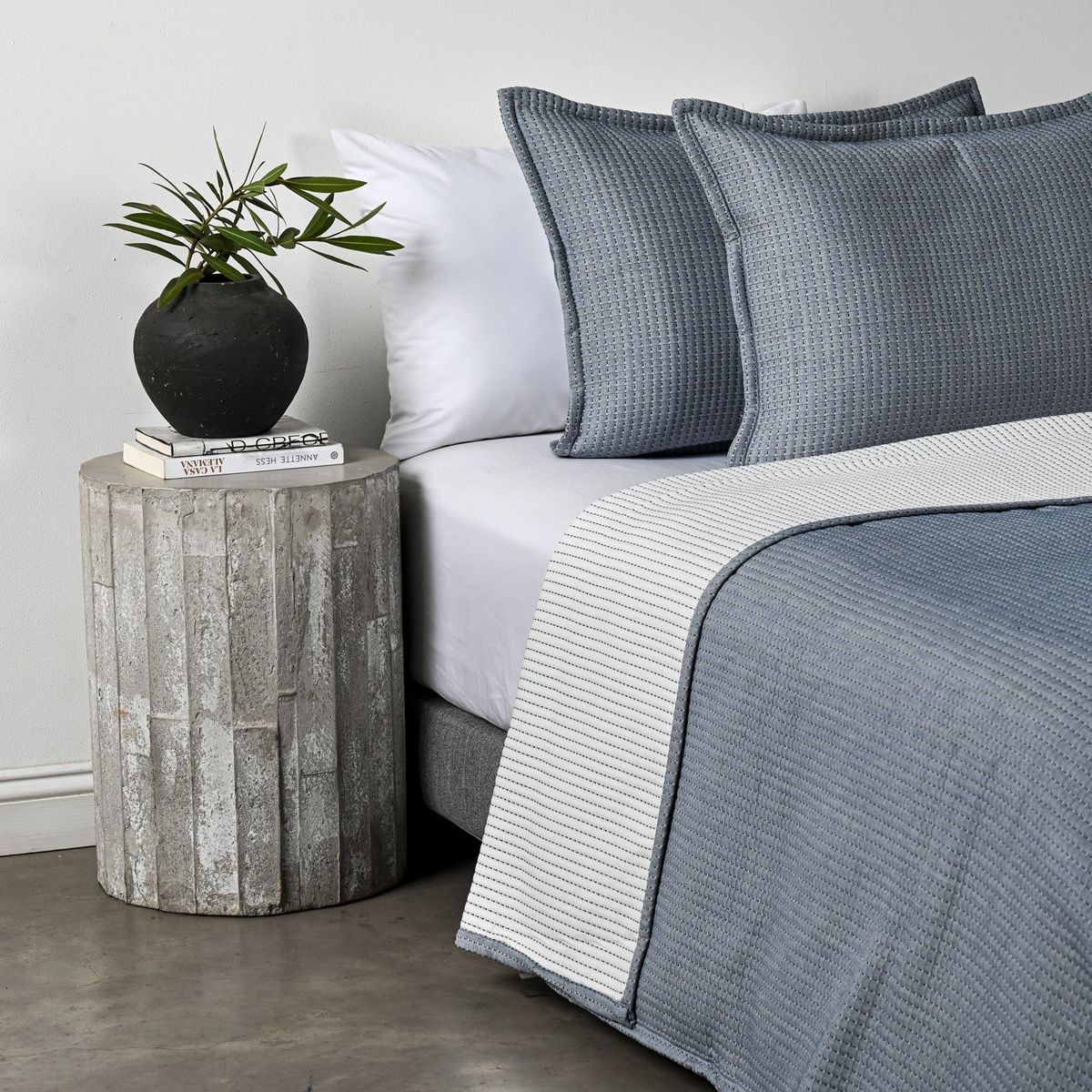 ELEMENTS & CO - Cubrecama Microfibra Stitch 2 Plazas Elements & Co