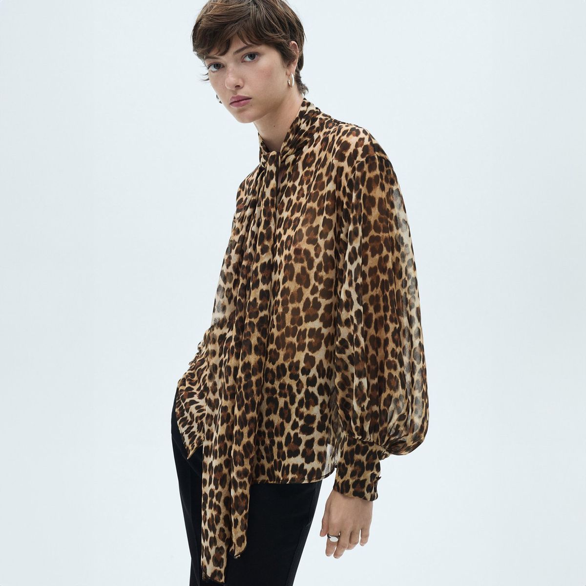 MANGO - Blusa Leopardo Lazo Cuello Mujer Mango