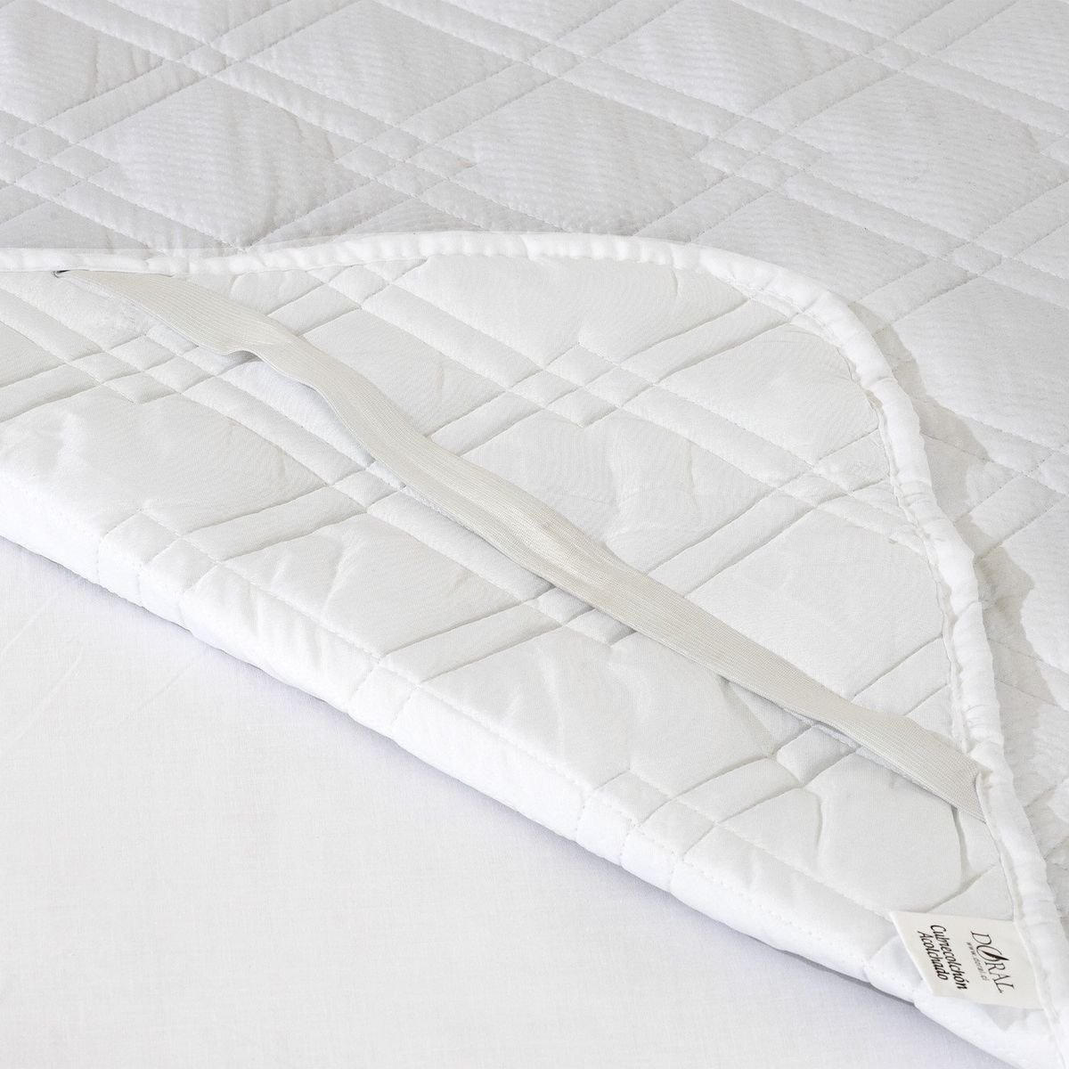 DORAL - Cubre Colchón Seersucker 1.5 Plazas Doral