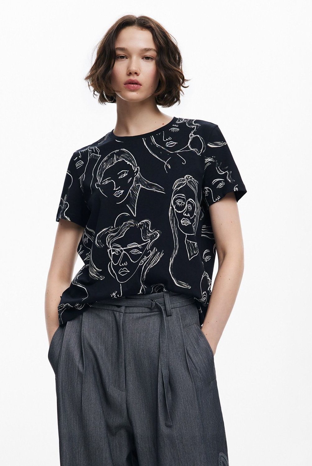 DESIGUAL - Polera Manga Corta Caras Mujer Desigual