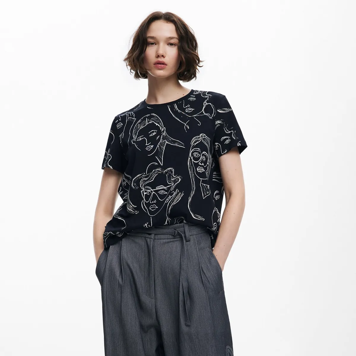 DESIGUAL - Polera Manga Corta Caras Mujer Desigual