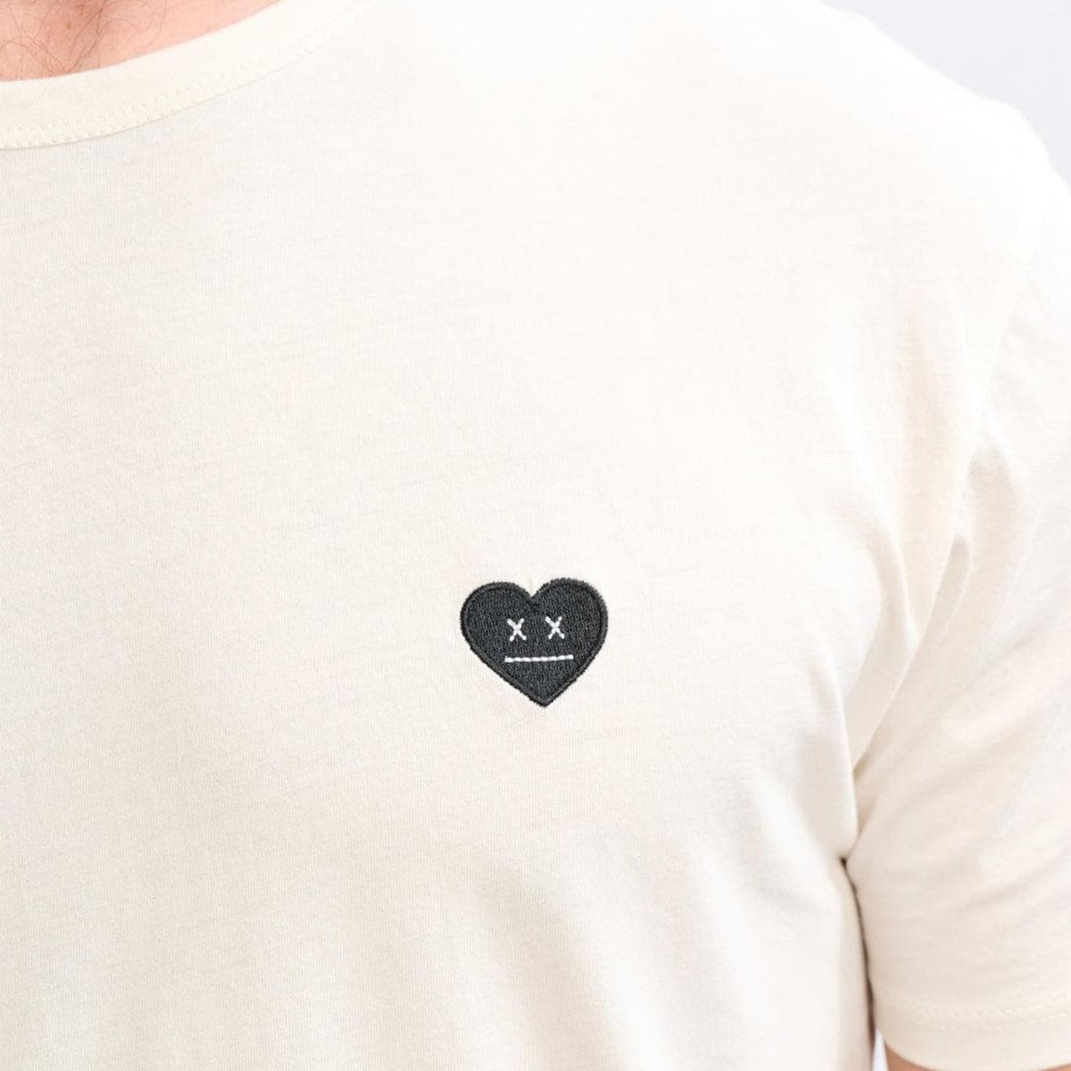 ACAPELLA - Polera Manga Corta Heart Face Tee Hombre Acapella