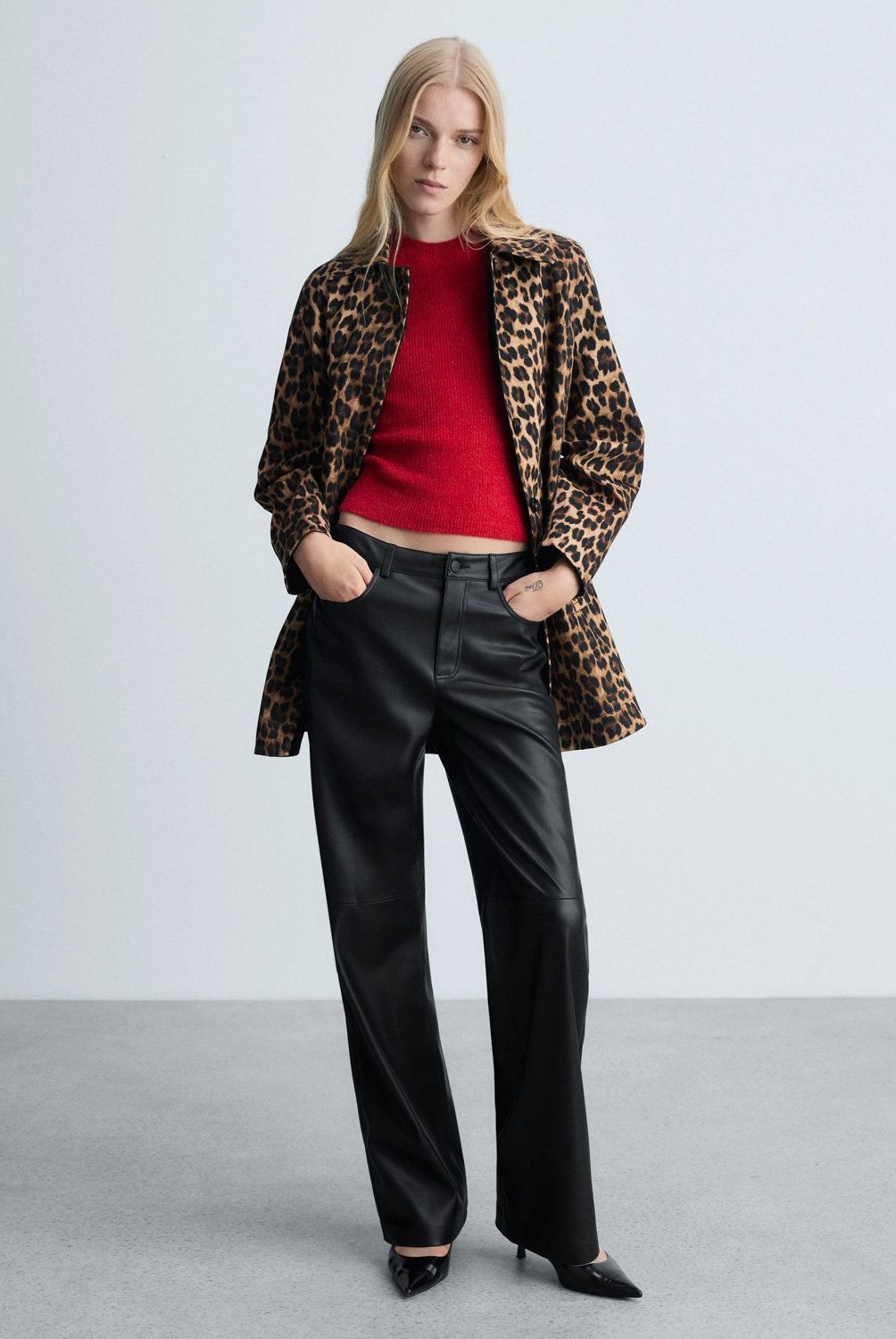 MANGO - Pantalón Tiro Medio Efecto Piel Mujer Mango