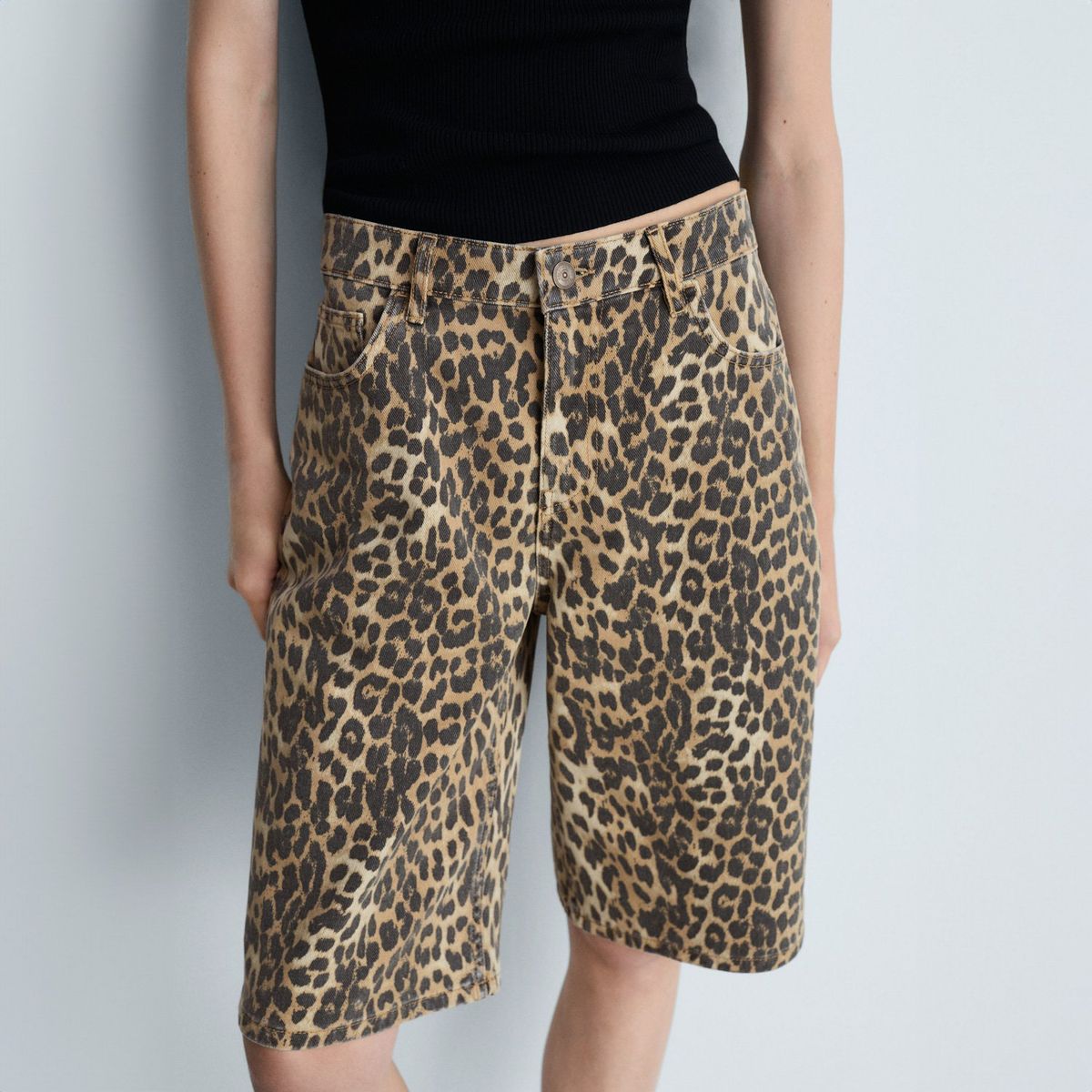MANGO - Bermudas Tiro Alto Leopardo Mujer Mango