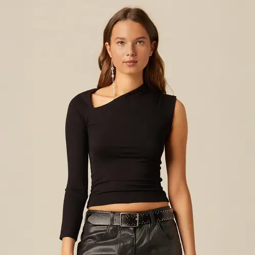 NICOLI - Polera Asimétrica Negra Mujer