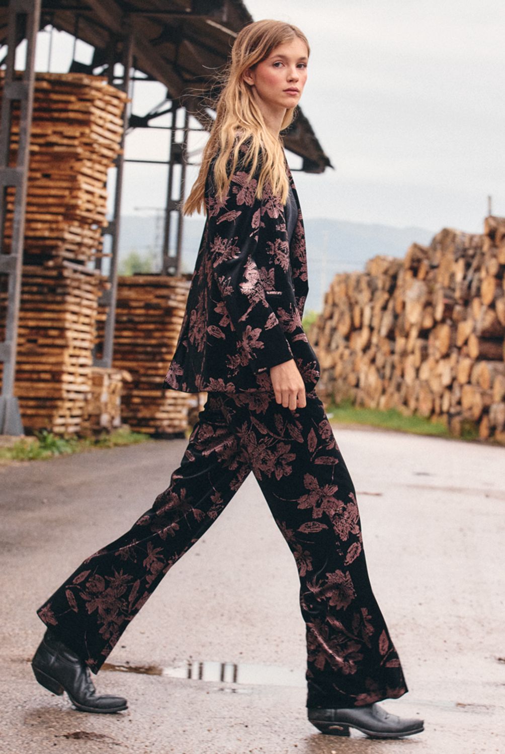 NICOLI - Pantalón Terciopelo Flor Morado Mujer Nicoli