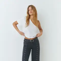 BROWNIE - Polera Asimetrica Lavada con Bordados Mujer