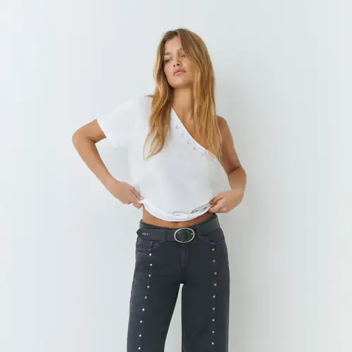 BROWNIE - Polera Asimetrica Lavada con Bordados Mujer