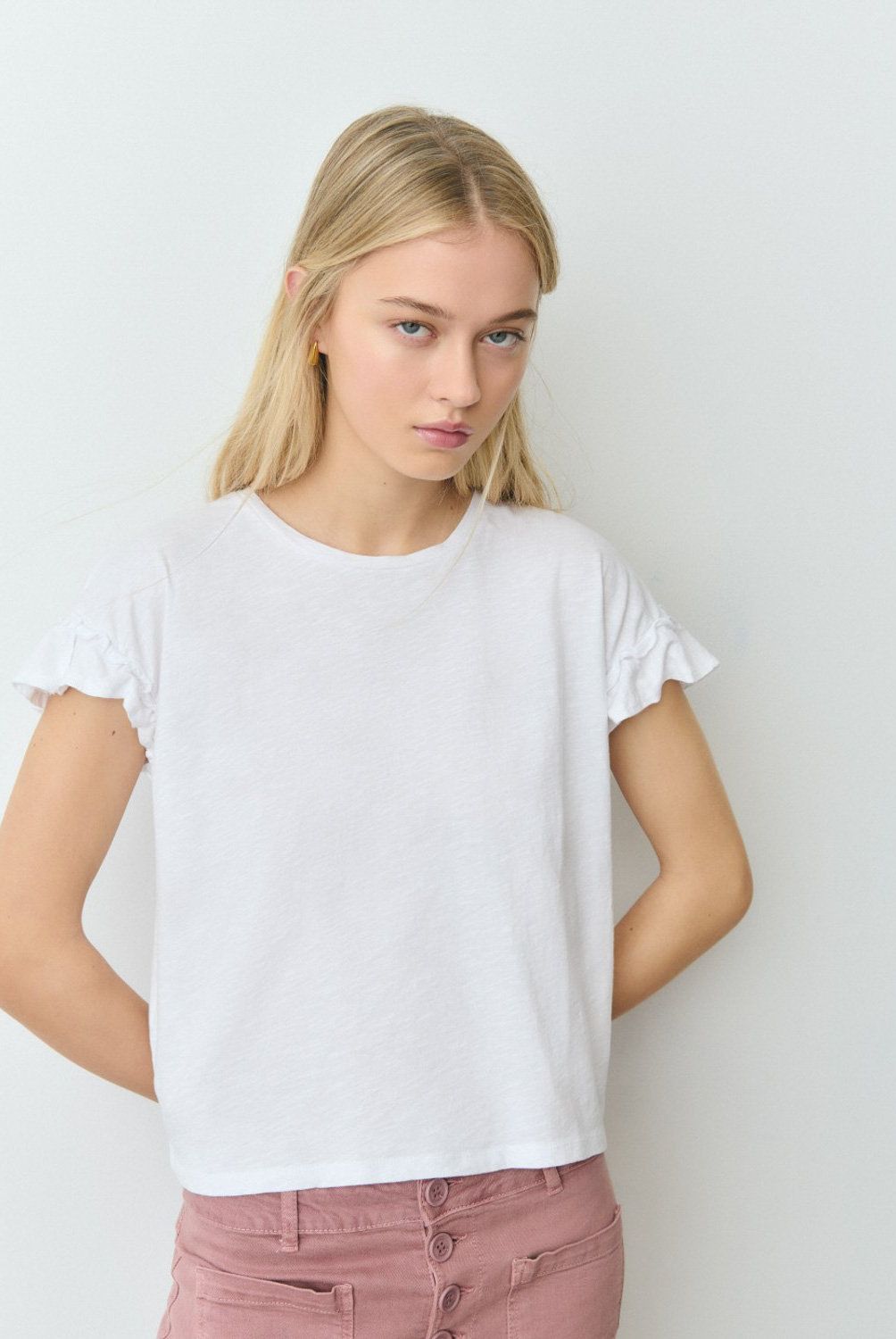 BROWNIE - Polera Algodón Flame Volante Manga Corta Mujer Brownie